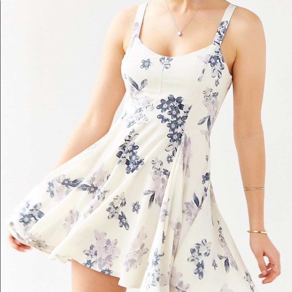 Urban Outfitters Margot Crepe Floral Day Dress Size Medium Spring Lined Corset